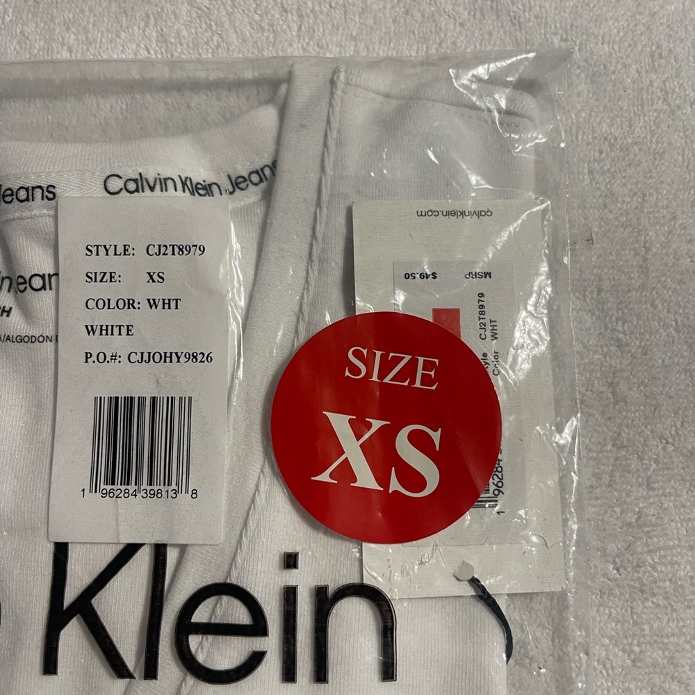 Calvin Klein Jeans Women's Cap-Sleeve V-Neck Bodysuit - White - Picture 6 of 9
